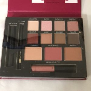 Beautiful Set Of “Hello Gorgeous” Beauty Booklet